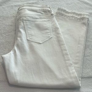 Chicos White So Slimming Girlfriend Slim leg crop pant